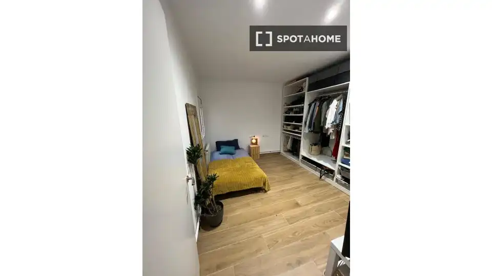Habitación de Piso para compartir en Terrassa con Aire acondicionado, Calefacción y Amueblado