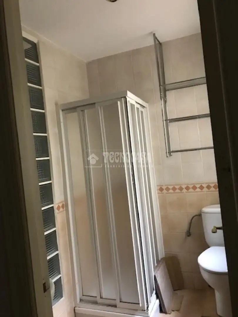 Bathroom of Flat for sale in Madrid