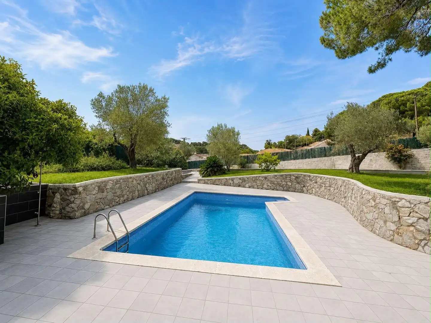 Piscina de Casa o chalet en venta en Sant Fost de Campsentelles con Aire acondicionado, Calefacción y Jardín privado