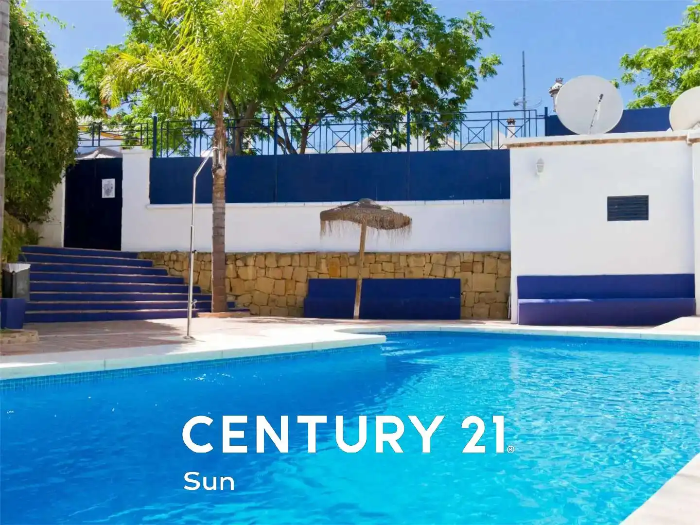 Vista exterior de Casa adosada en venta en Marbella con Aire acondicionado, Terraza y Balcón