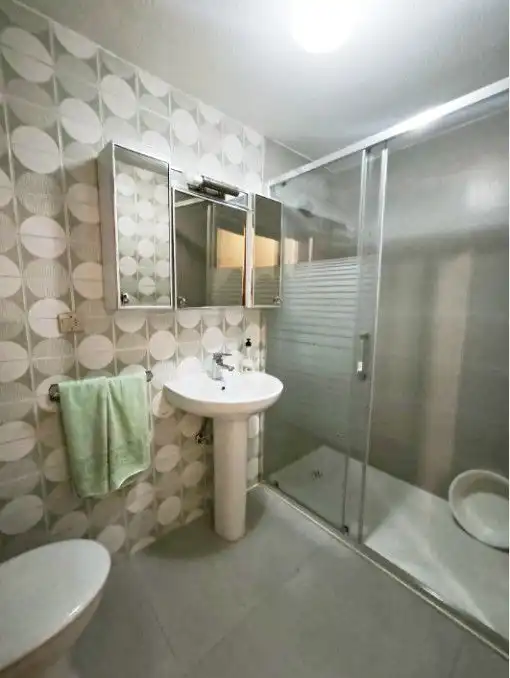 Baño de Piso de alquiler en Salamanca con Calefacción y Balcón