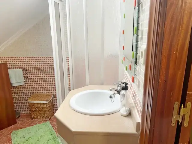 Baño de Piso en venta en Torrelavega  con Calefacción y Trastero