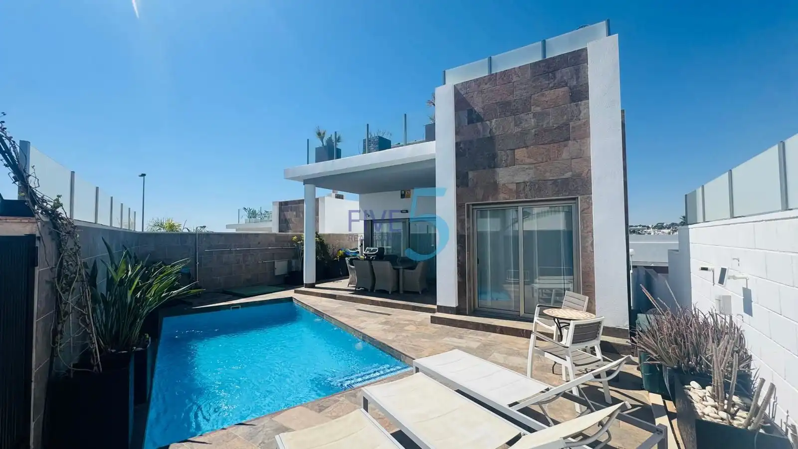 House with pool for sale in Orihuela Costa