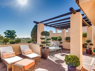Penthouse mit Pool zum Verkauf in Estepona Pueblo