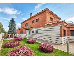 Vista exterior de Casa o xalet en venda en Badalona amb Aire condicionat, Calefacció i Jardí privat