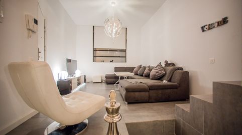 Foto 2 von Erdgeschoss zum Verkauf in El Camp de l'Arpa del Clot, Barcelona Capital