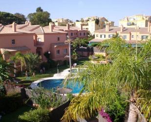 Vista exterior de Casa adosada en venda en El Puerto de Santa María amb Aire condicionat, Jardí privat i Terrassa