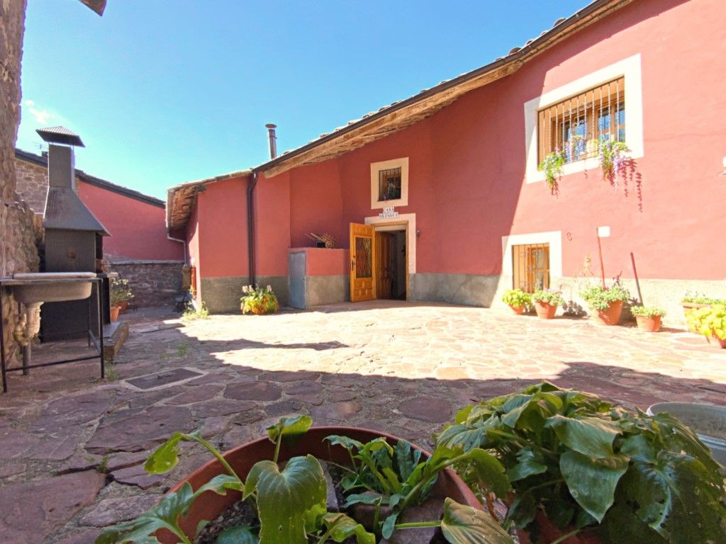 Exterior view of House or chalet for sale in Montanuy  with Private garden and Balcony