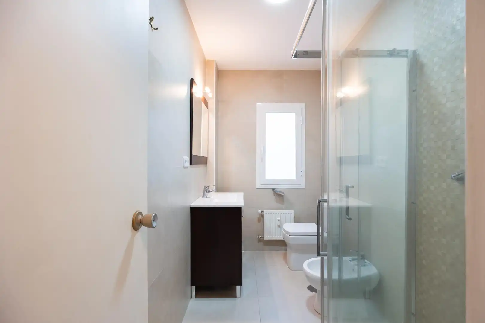 Bathroom of Flat for rent in Madrid  with Parquet flooring and Terrace
