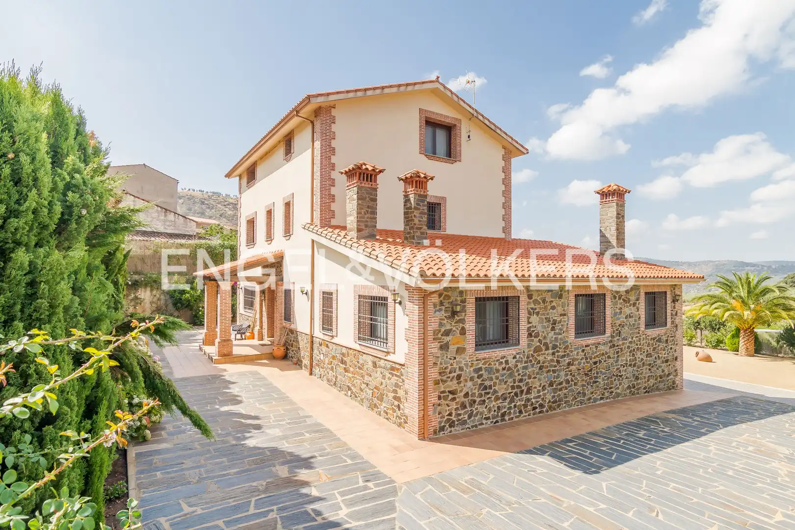 Vista exterior de Casa o chalet en venta en Berzocana con Calefacción, Jardín privado y Terraza
