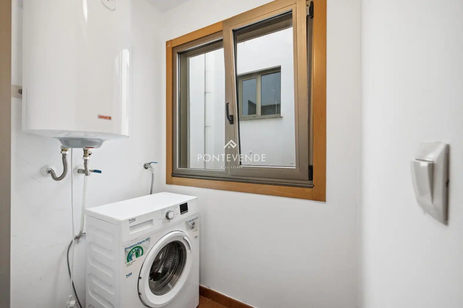Vista exterior de Piso en venta en Poio con Calefacción, Parquet y Trastero