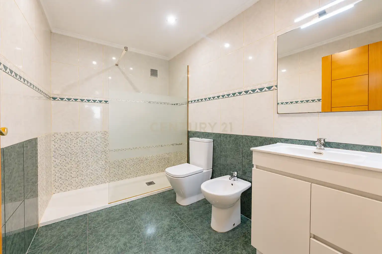 Baño de Apartamento en venta en Camí Reial 