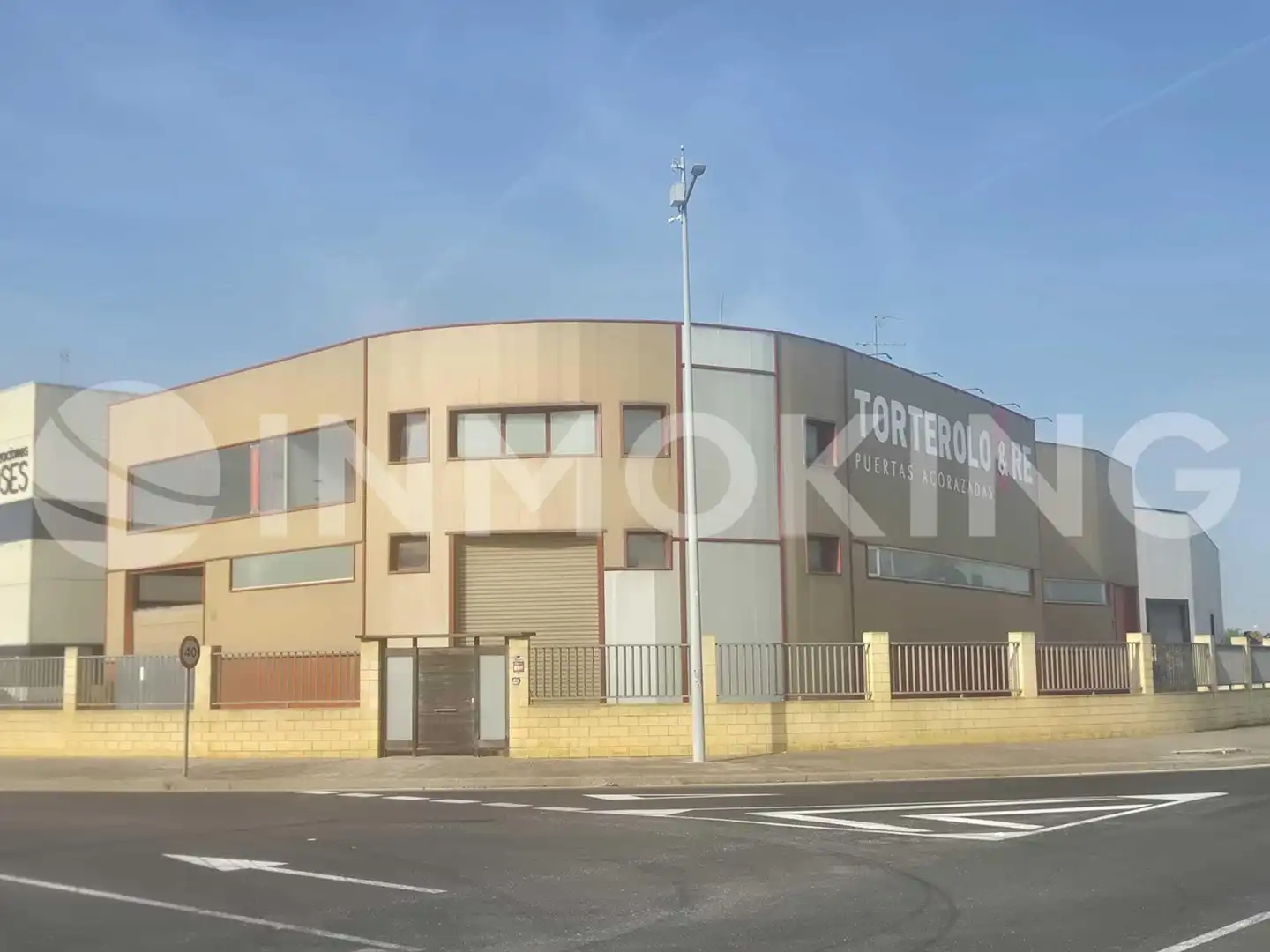 Vista exterior de Nave industrial en venta en Algemesí