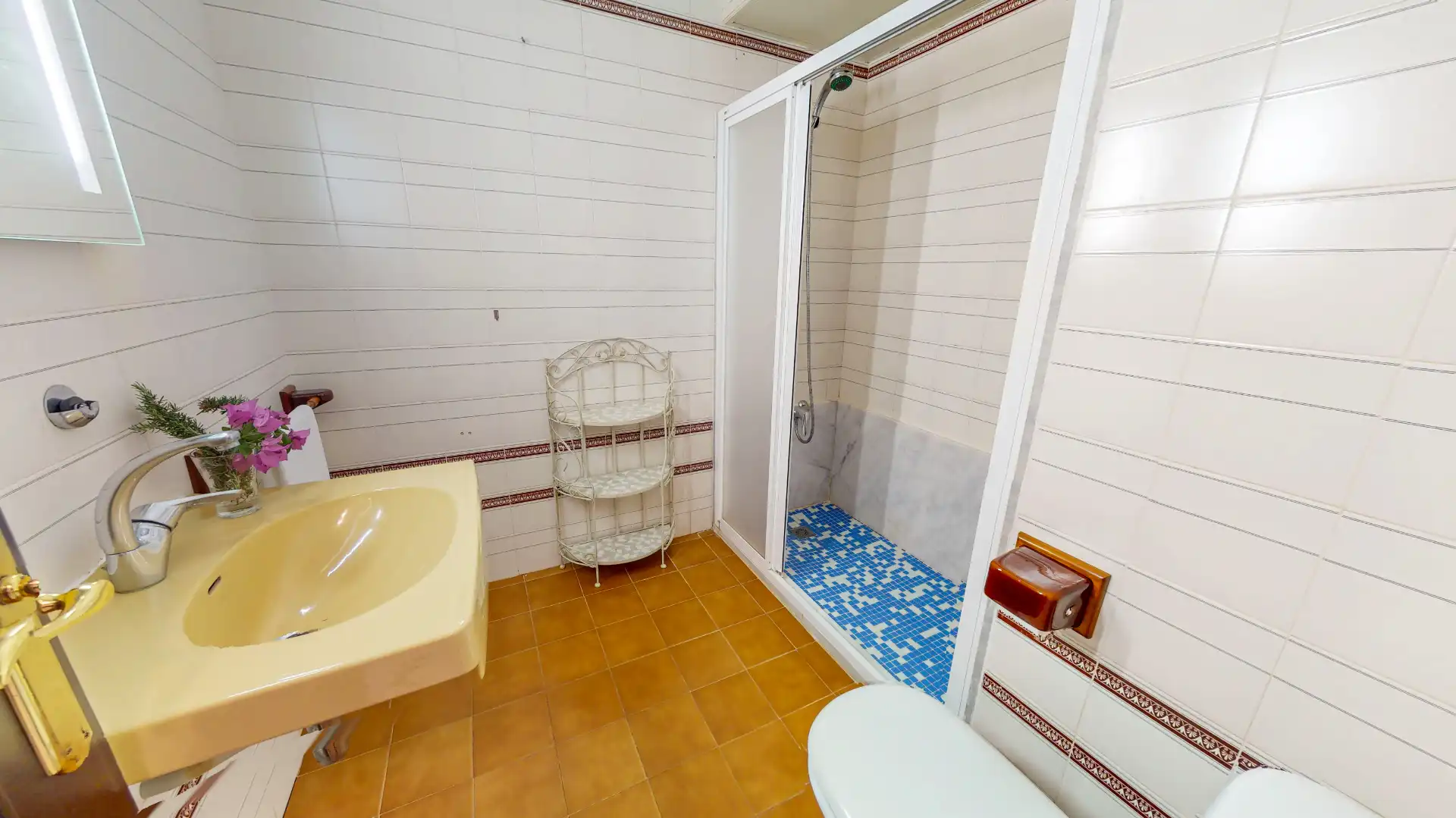 Bathroom of Flat for rent in Dénia  with Air Conditioner, Heating and Terrace