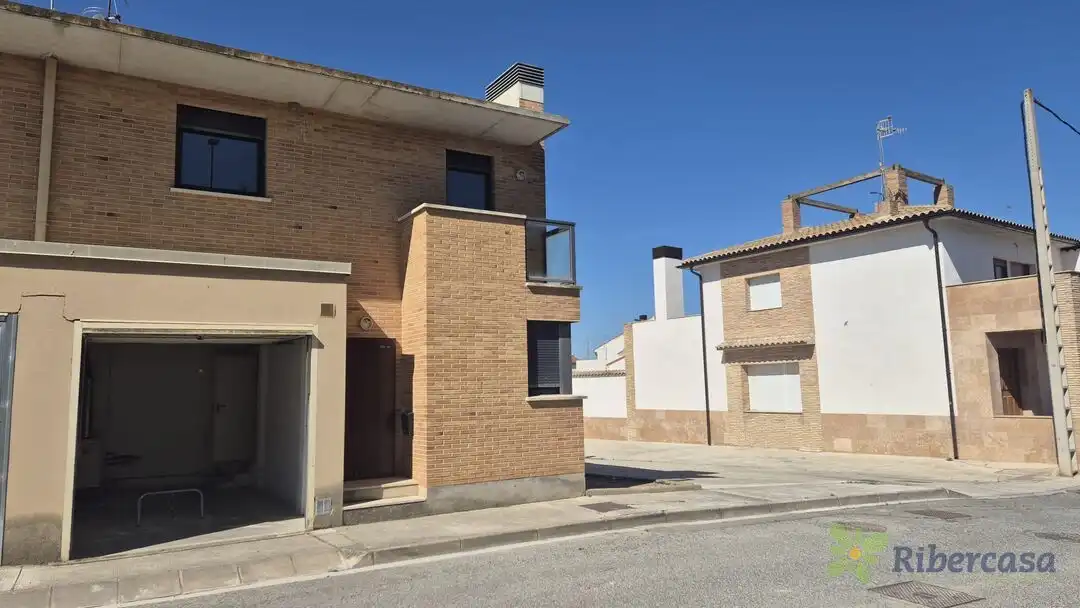 Exterior view of Houses for sale in Fustiñana  with Private garden and Balcony