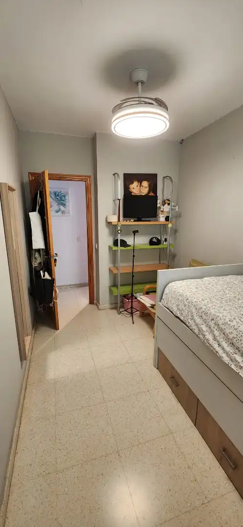 Habitación de Piso en venta en Sevilla con Aire acondicionado, Terraza y Trastero