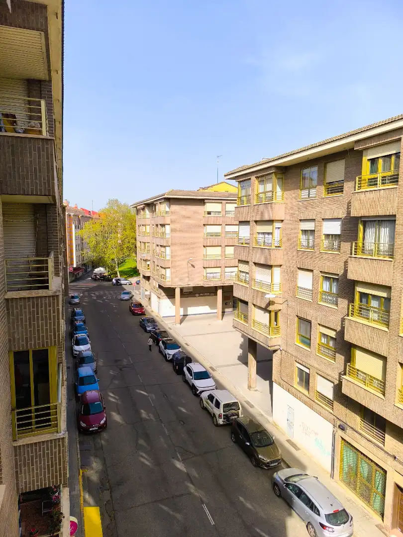 Vista exterior de Pis en venda en Palencia amb Calefacció, Terrassa i Forn