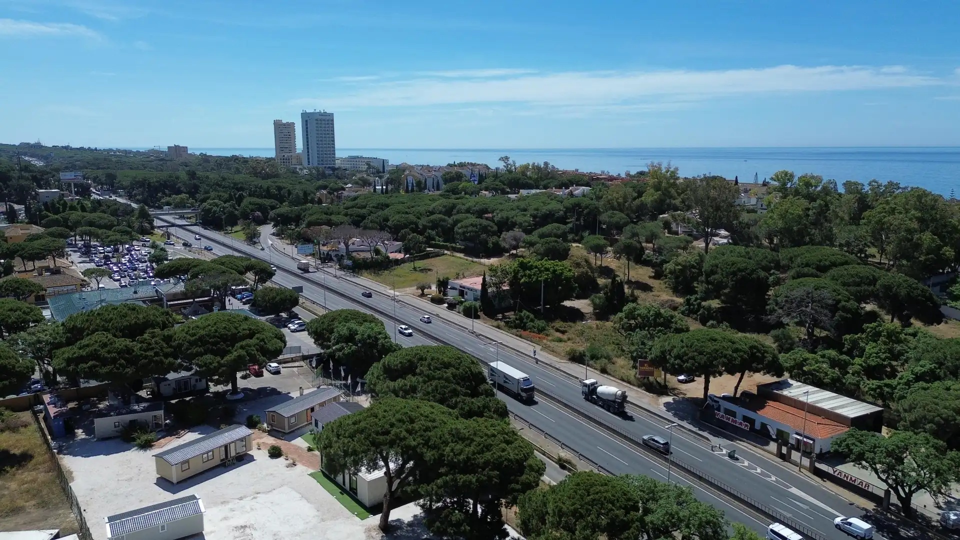 Vista exterior de Casa adosada en venta en Marbella con Jardín privado, Alarma y Piscina comunitaria
