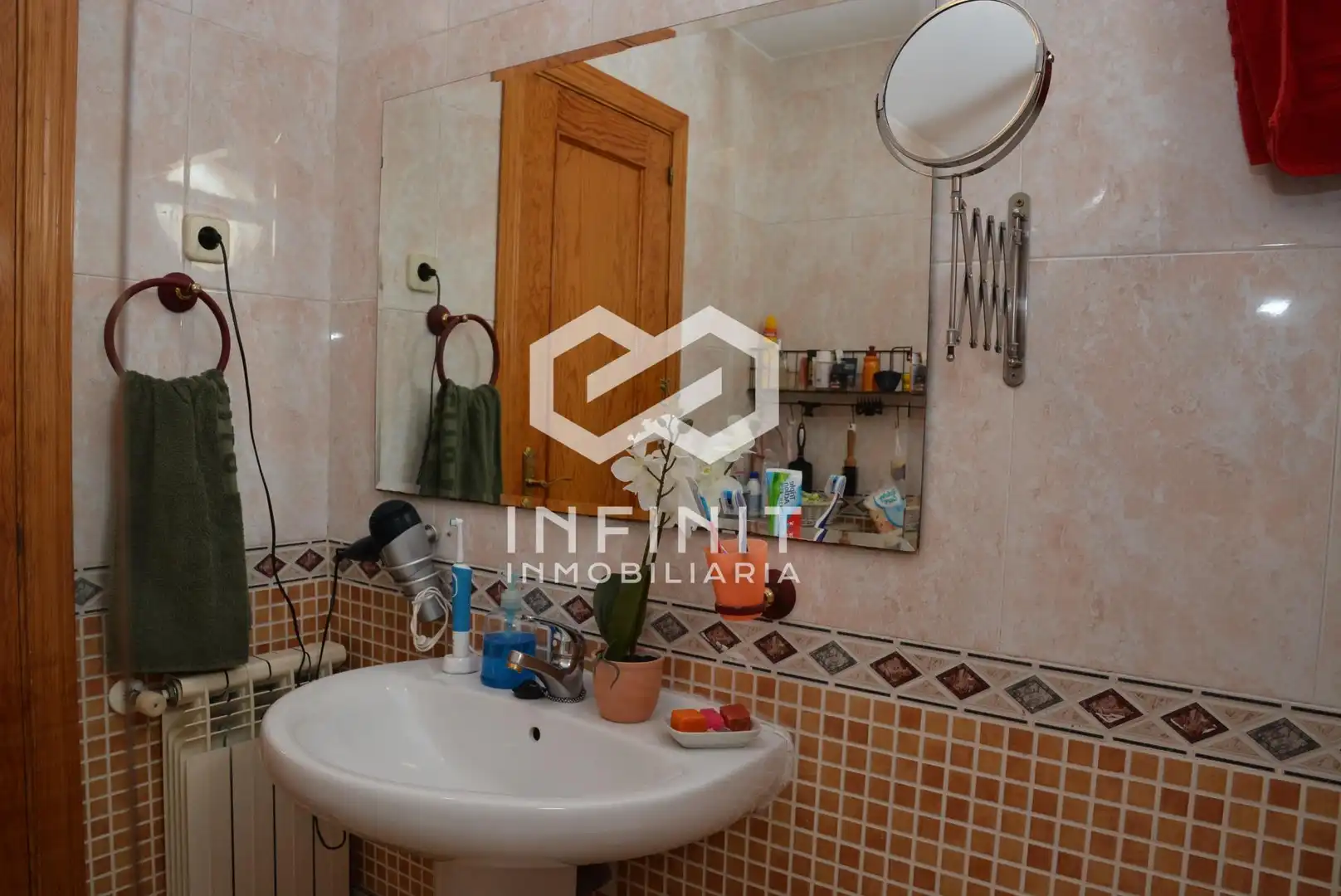 Casa adosada en venta en Villanueva de la Torre
