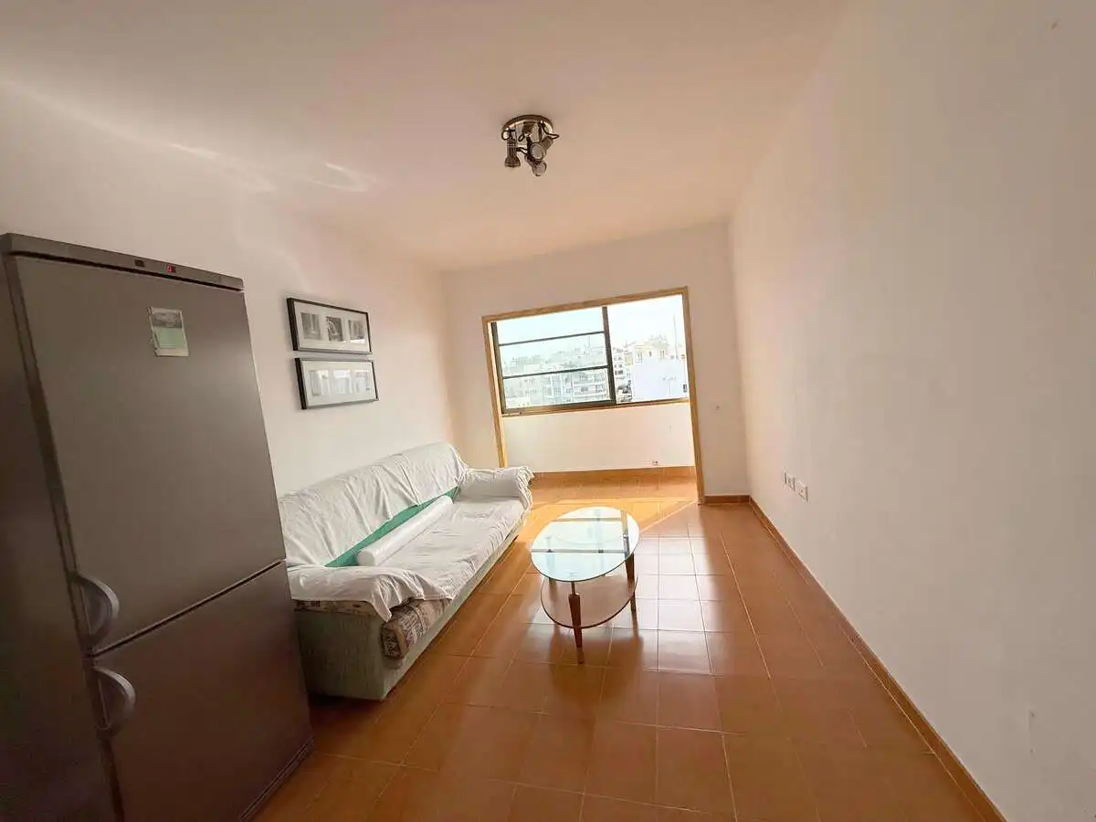 Sala d'estar de Pis en venda en Arrecife amb Terrassa i Moblat