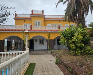 Exterior view of House or chalet for sale in Firgas  with Terrace, Swimming Pool and Balcony