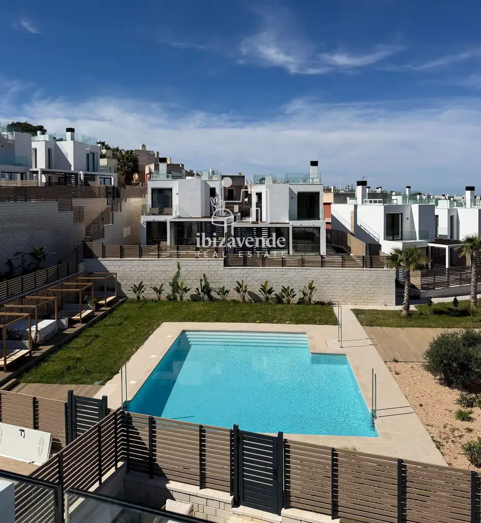 Vista exterior de Casa o xalet de lloguer en Sant Josep de sa Talaia amb Aire condicionat, Piscina i Moblat