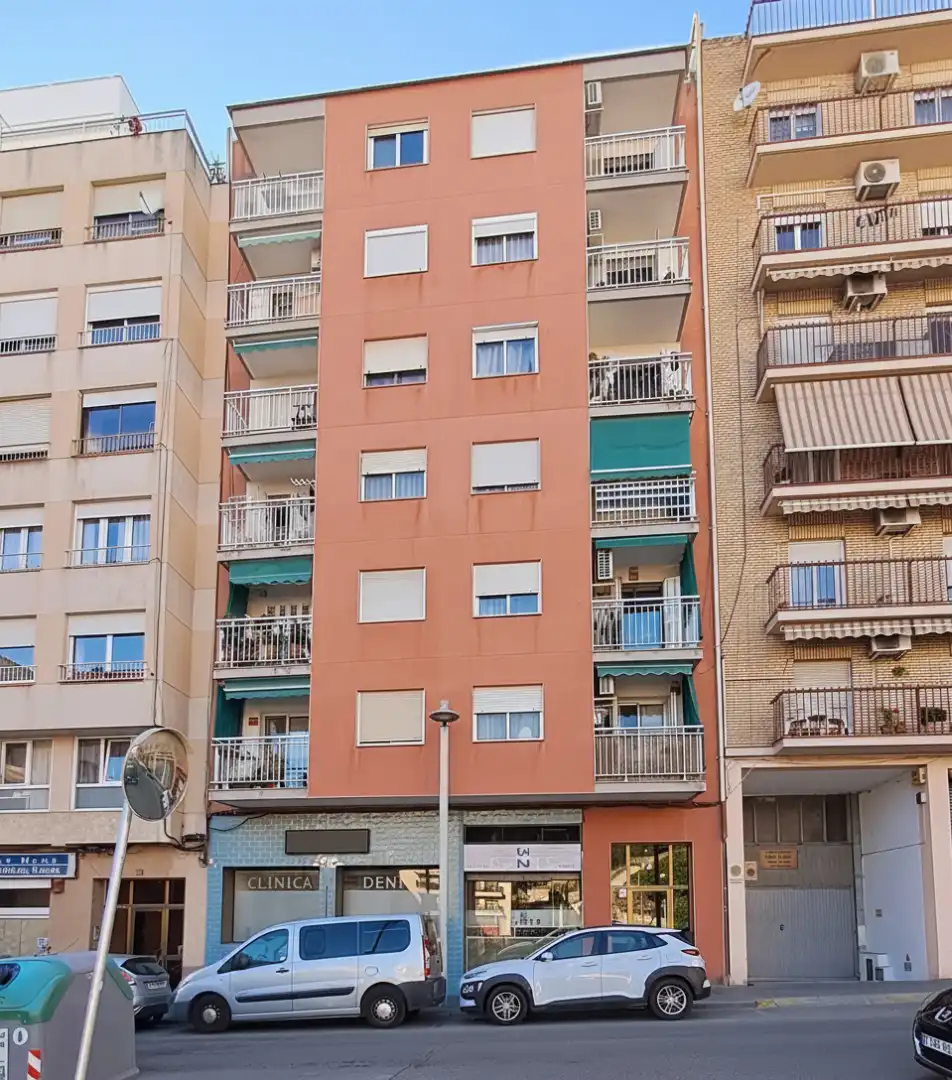 Außenansicht von Wohnung zum Verkauf in Tarragona mit Klimaanlage und Ofen