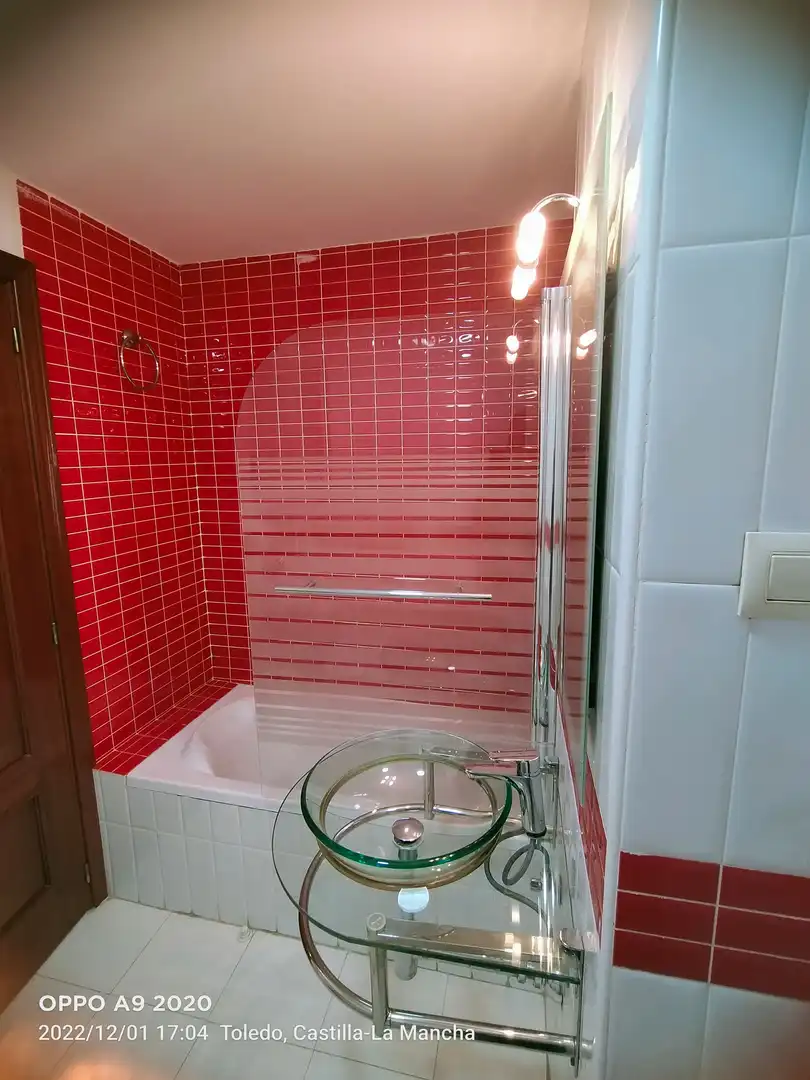 Baño de Piso de alquiler en Toledo con Aire acondicionado, Calefacción y Jardín privado