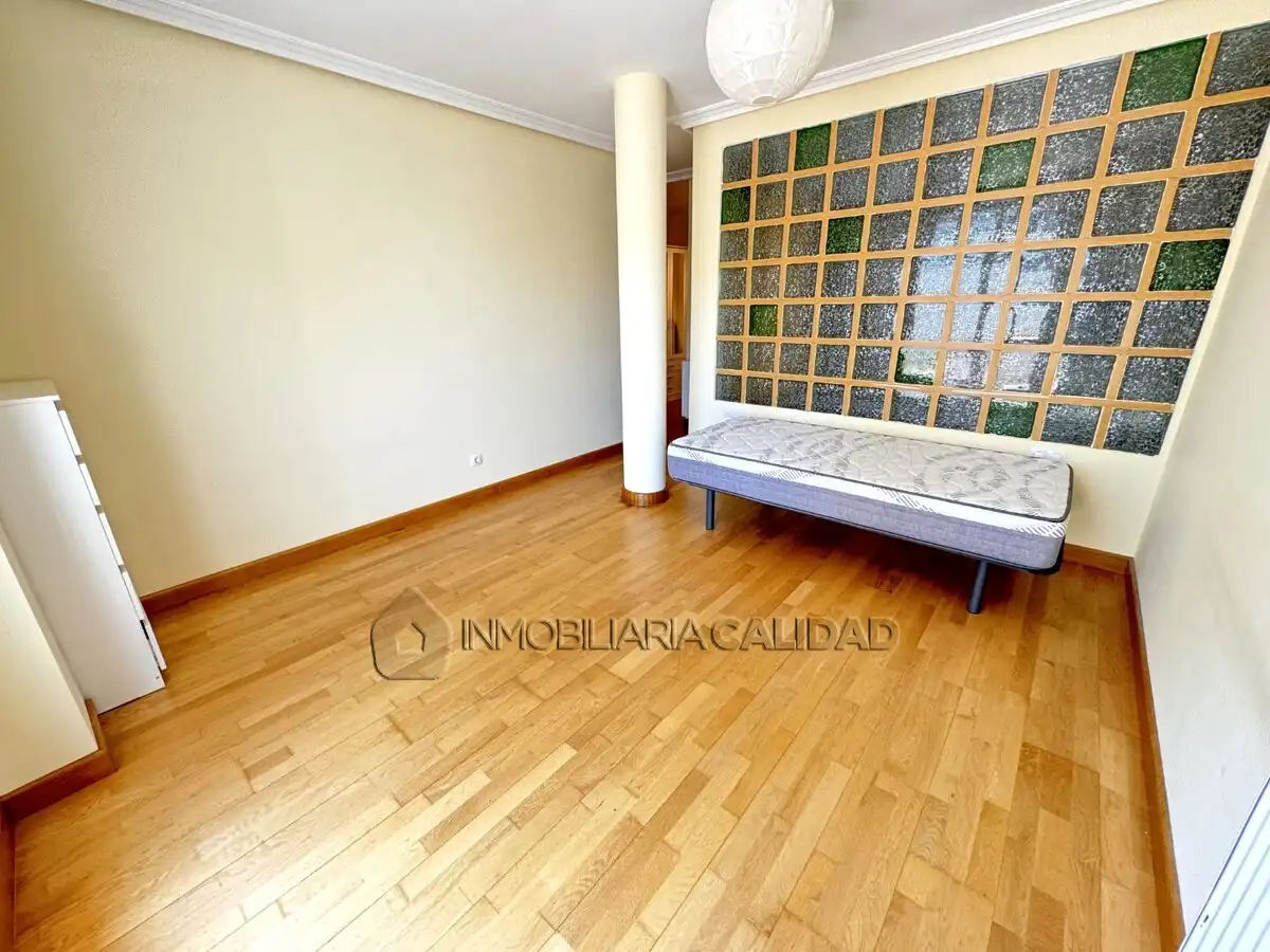 Piso en venta en Burgos con Calefacción, Trastero y Piscina