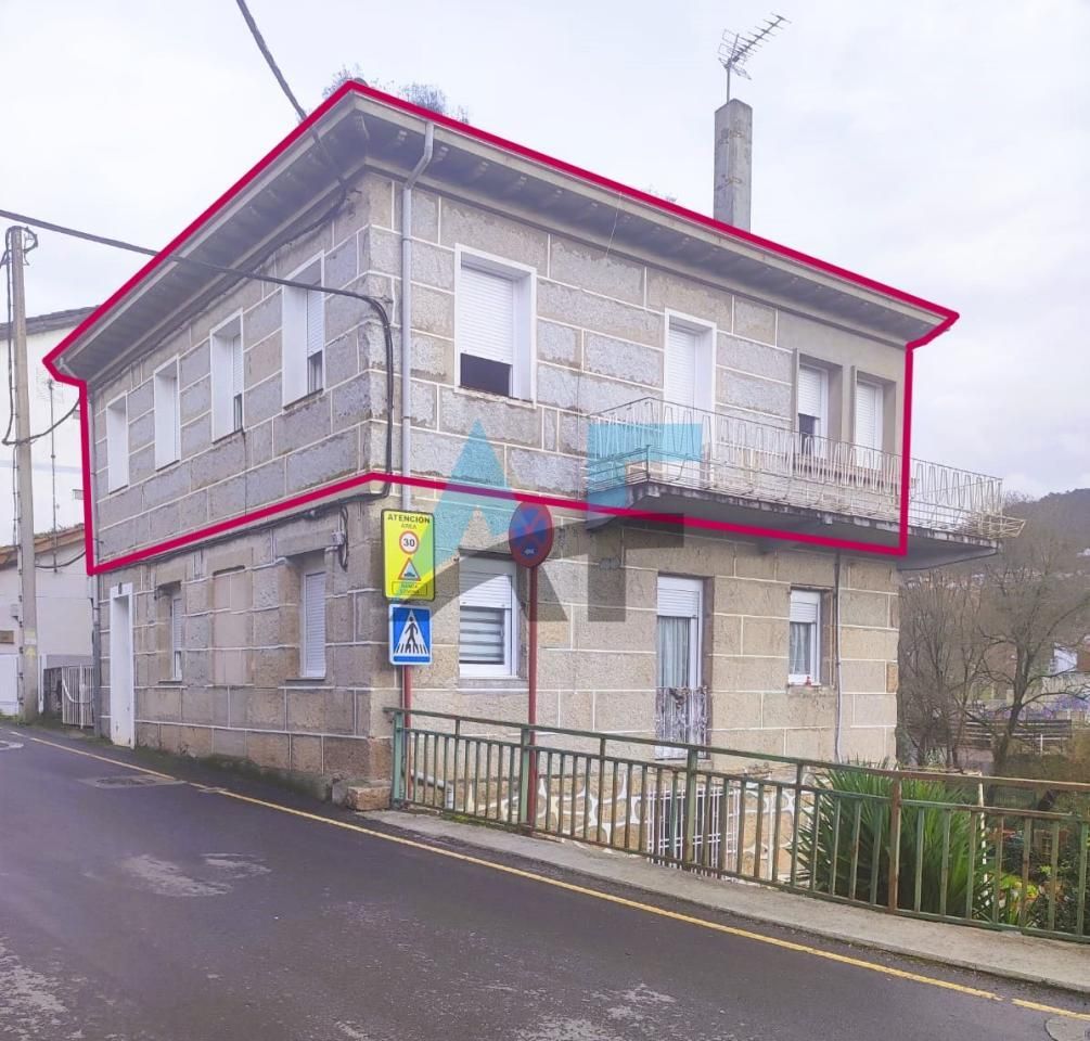Vista exterior de Casa o xalet en venda en Ourense Capital  amb Calefacció, Terrassa i Traster