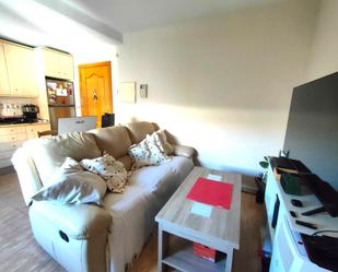 Living room of Flat to rent in Valdepeñas  with Air Conditioner and Heating