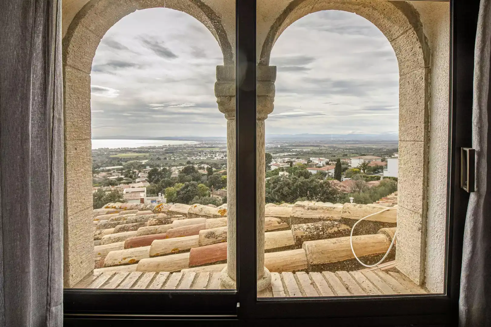 Vista exterior de Casa o xalet en venda en Roses amb Aire condicionat, Calefacció i Jardí privat