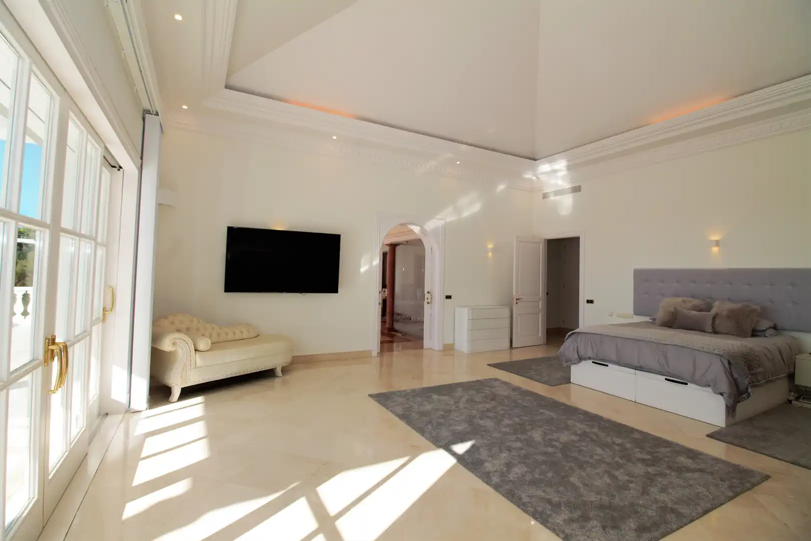 Dormitori de Casa o xalet en venda en Benahavís amb Aire condicionat, Jardí privat i Piscina