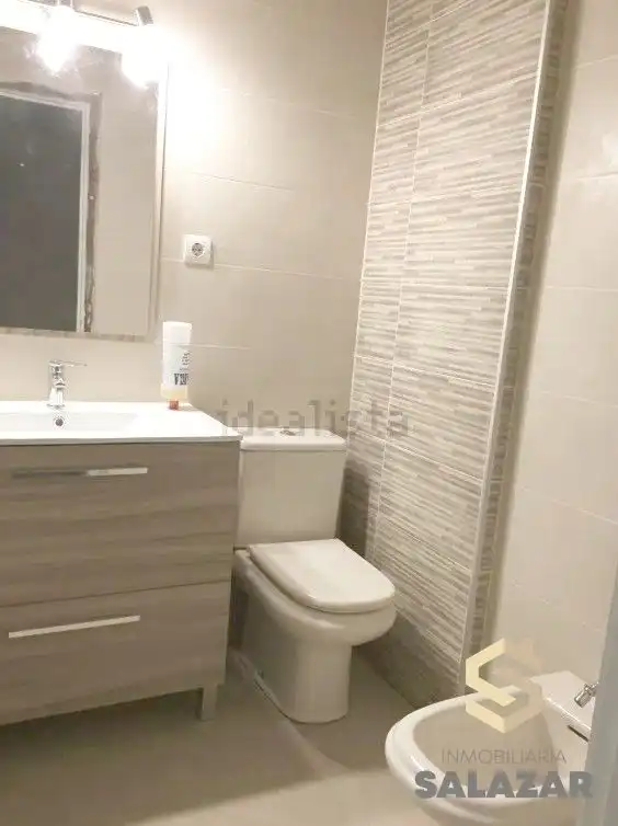 Bathroom of Flat for rent in Bilbao   with Heating and Balcony