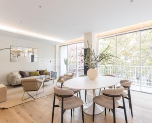 Sala d'estar de Apartament en venda en  Madrid Capital amb Aire condicionat, Calefacció i Terrassa