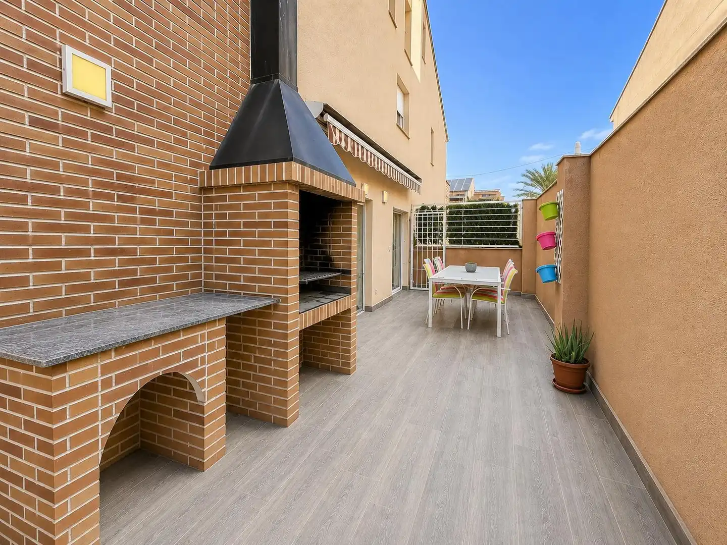 Terrasse von Einfamilien-Reihenhaus zum Verkauf in Enguera mit Klimaanlage, Heizung und Terrasse