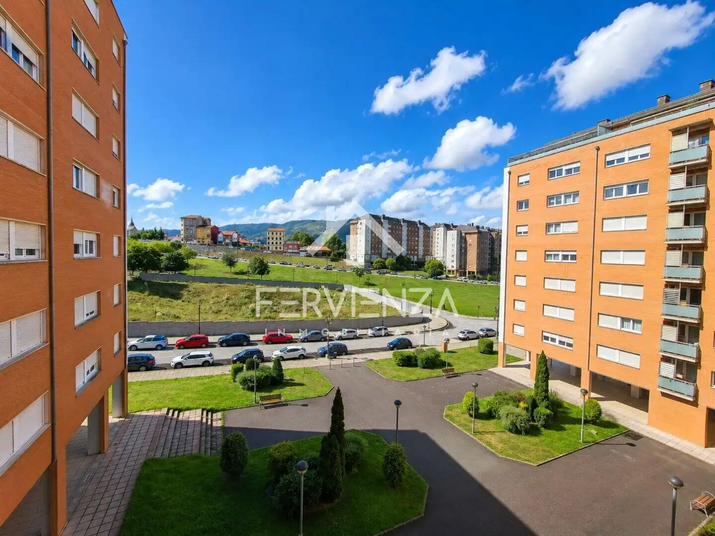Vista exterior de Piso en venta en Oviedo 