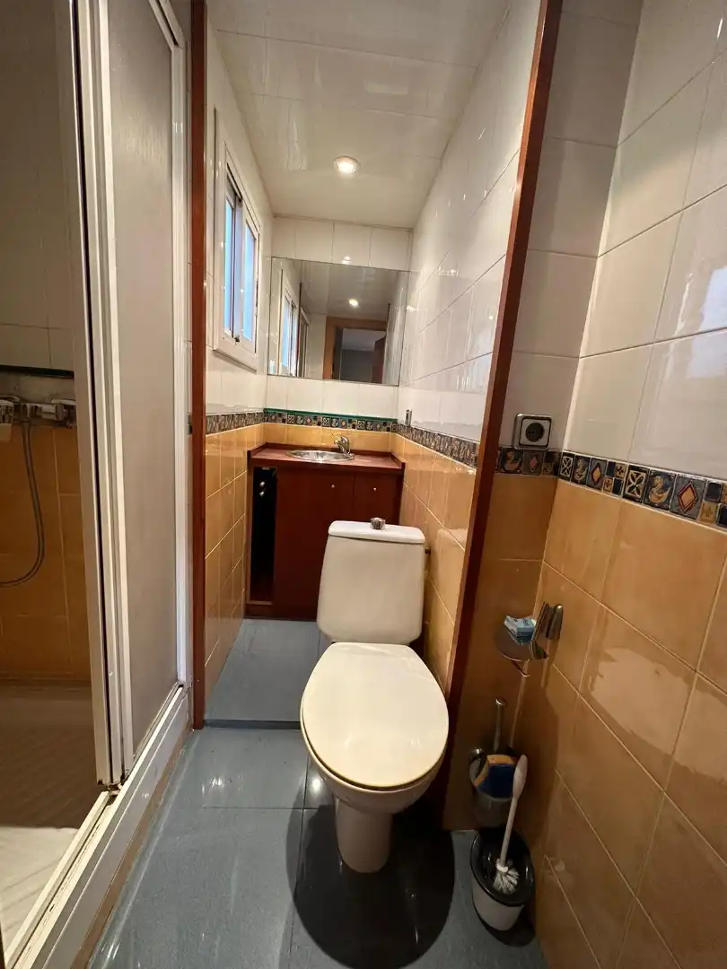 Bathroom of Attic for sale in L'Hospitalet de Llobregat  with Air Conditioner, Heating and Parquet flooring