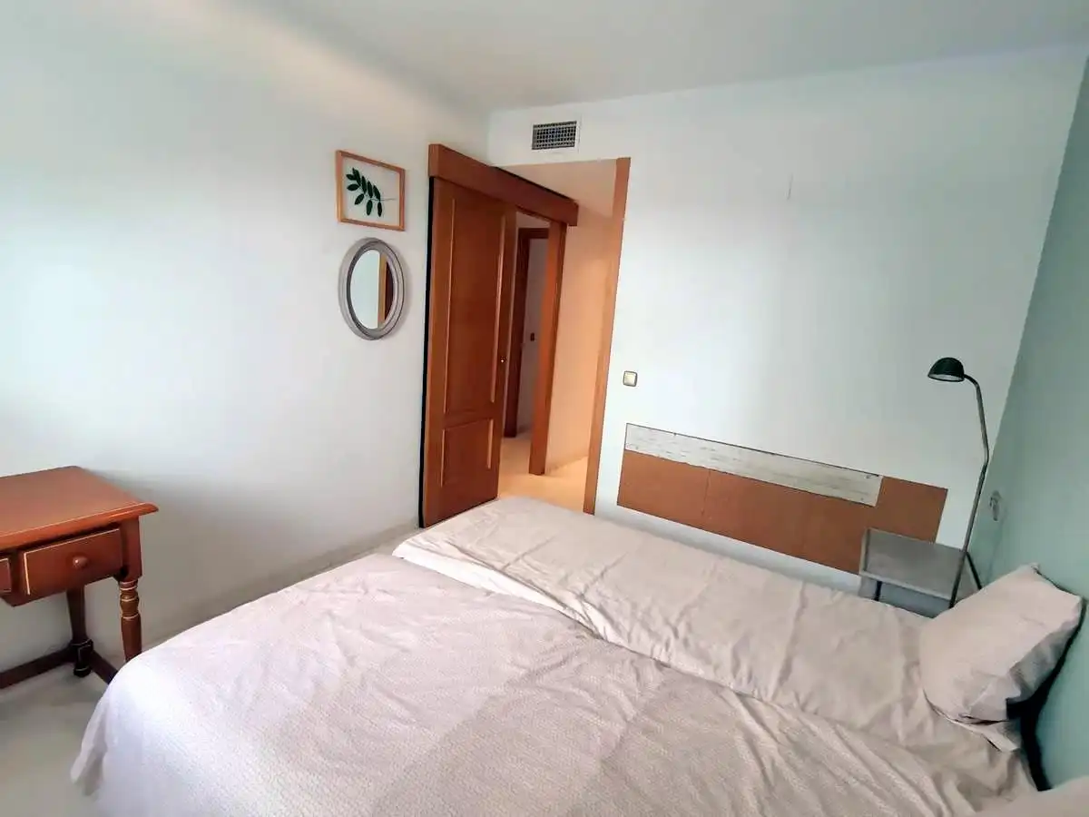 Dormitori de Àtic de lloguer en Málaga amb Jardí privat, Terrassa i Moblat