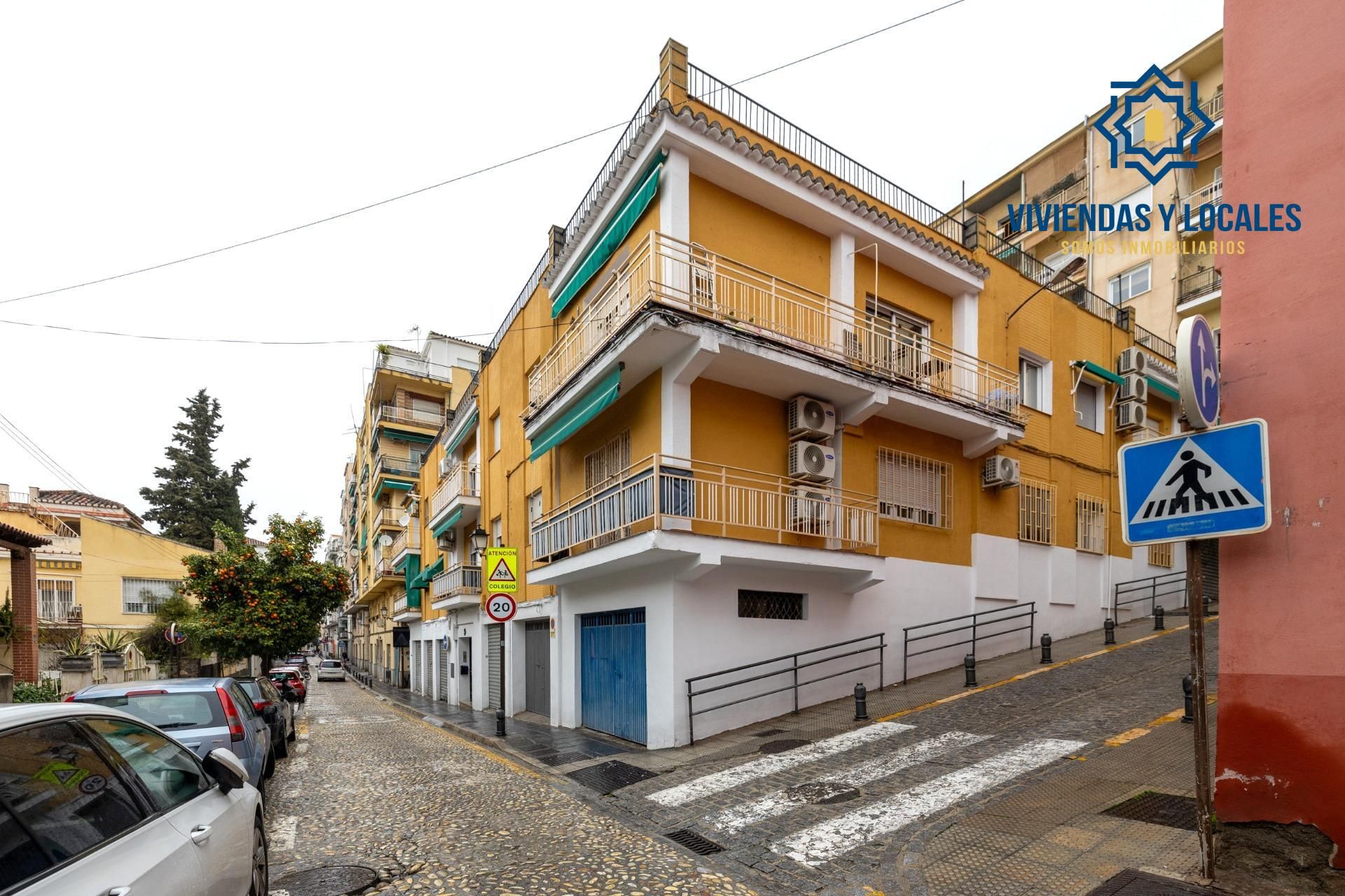 Exterior view of Flat for sale in  Granada Capital  with Balcony