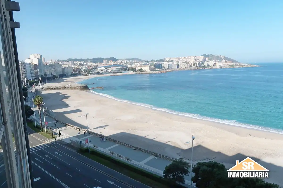 Vista exterior de Pis de lloguer en A Coruña Capital  amb Calefacció i Forn