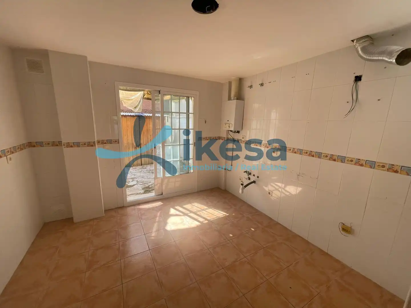 Casa adosada en venda en Gerena amb Jardí privat