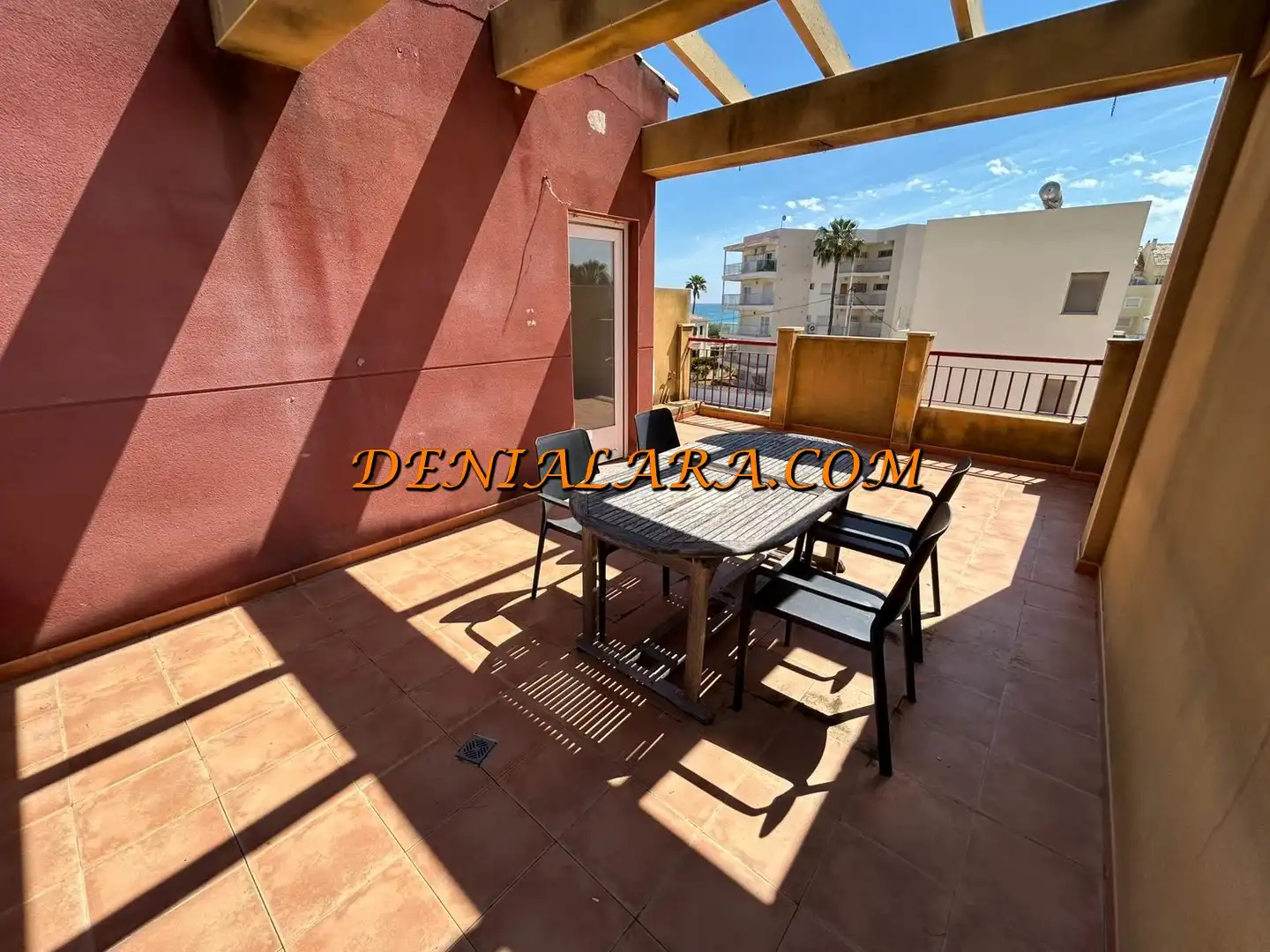 Terrasse von Einfamilien-Reihenhaus zur Miete in Dénia mit Klimaanlage, Privatgarten und Terrasse