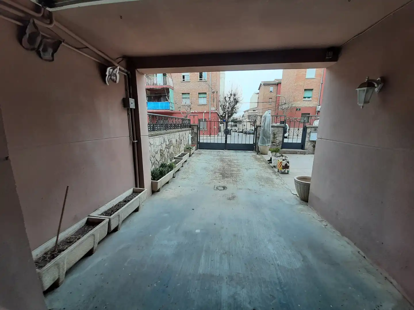 Aparcament de Casa adosada en venda en Tàrrega amb Calefacció, Terrassa i Piscina