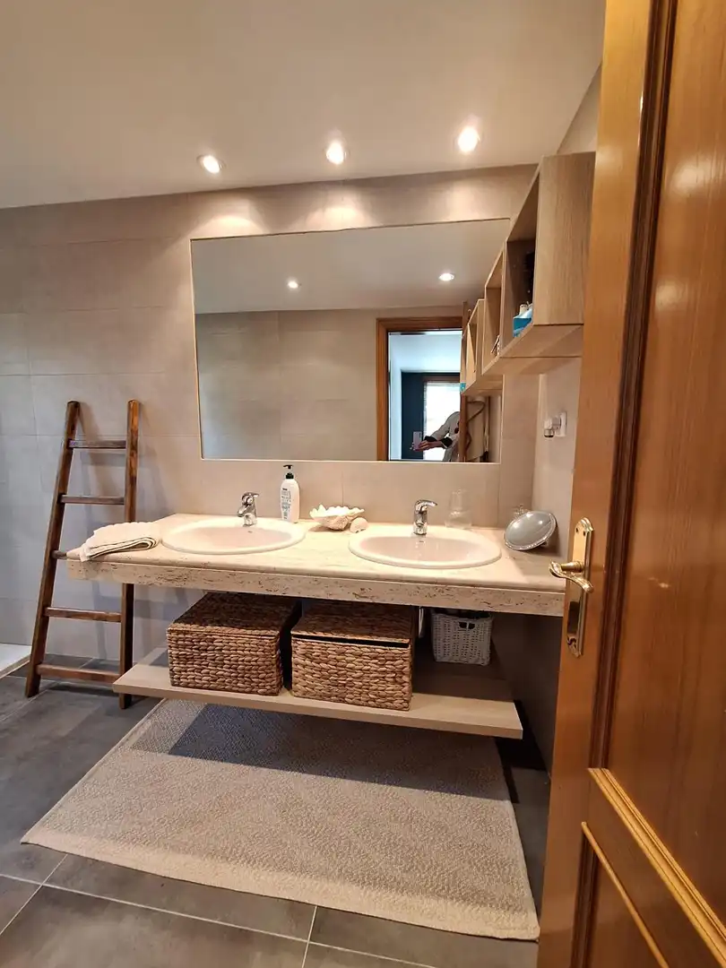 Bany de Casa o xalet en venda en Castellar del Vallès amb Calefacció, Terrassa i Piscina