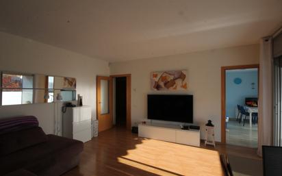 Living room of Flat for sale in Badalona  with Heating, Parquet flooring and Terrace