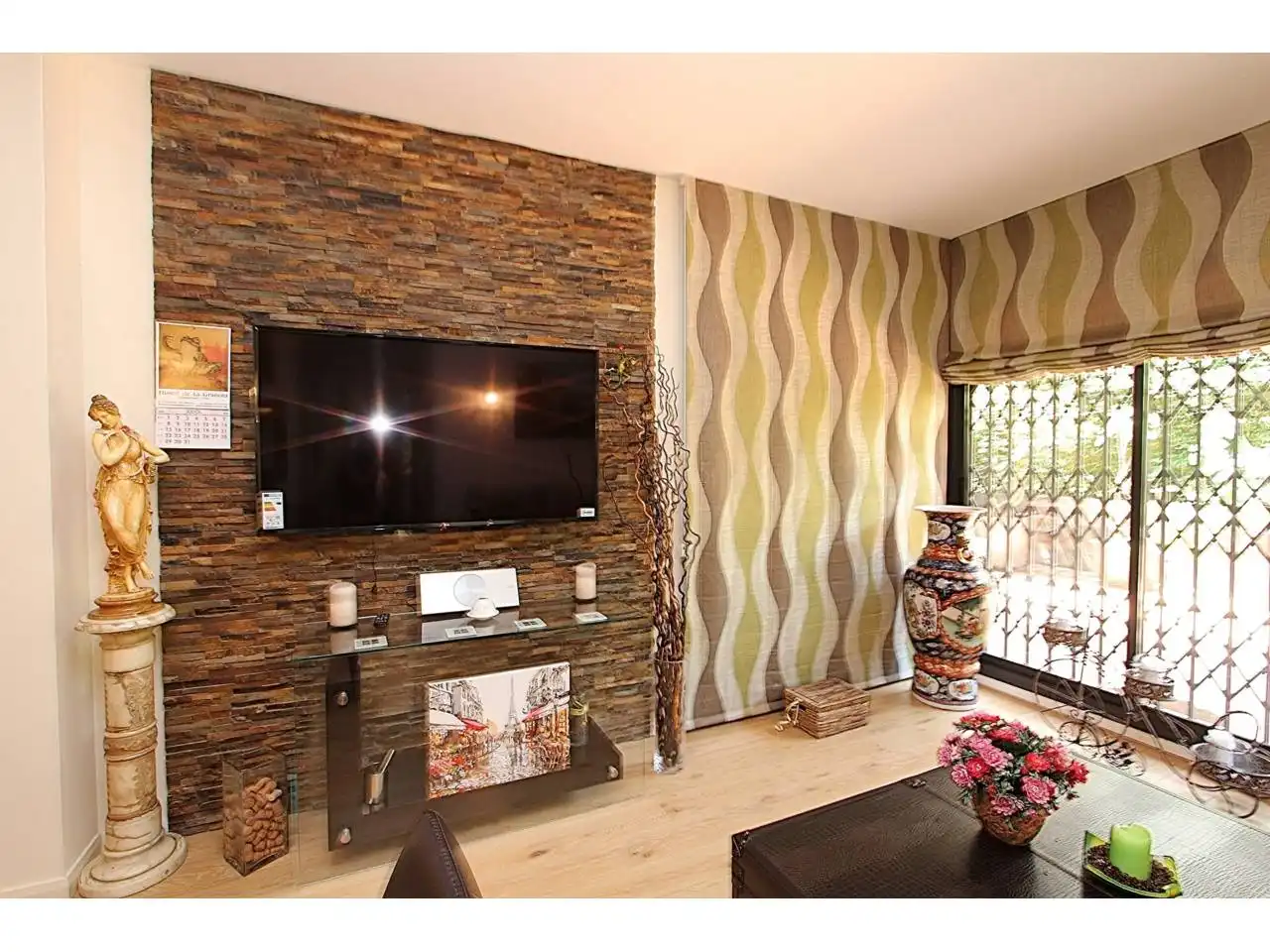 Wohnzimmer von Wohnung zum Verkauf in Lloret de Mar mit Klimaanlage, Heizung und Privatgarten