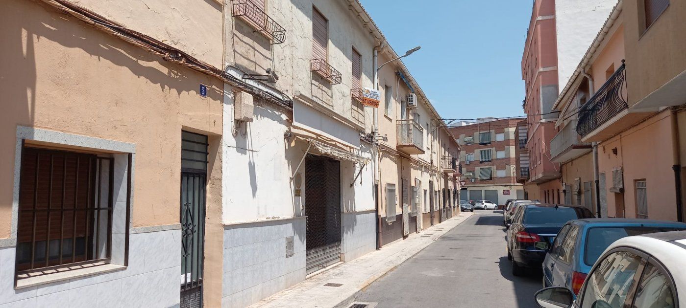Vista exterior de Pis en venda en L'Alcúdia de Crespins amb Terrassa