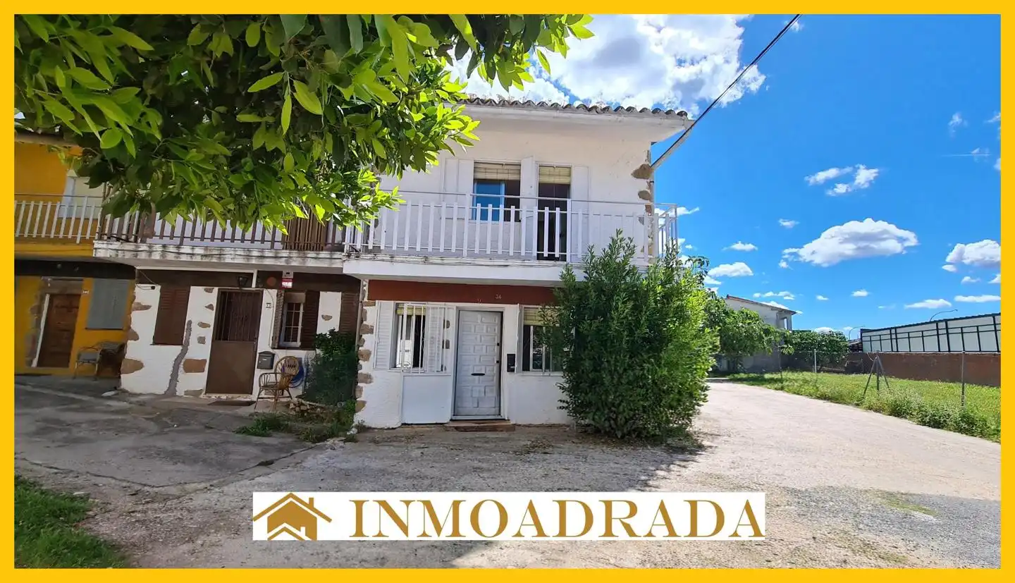 Vista exterior de Casa o xalet en venda en La Adrada  amb Terrassa