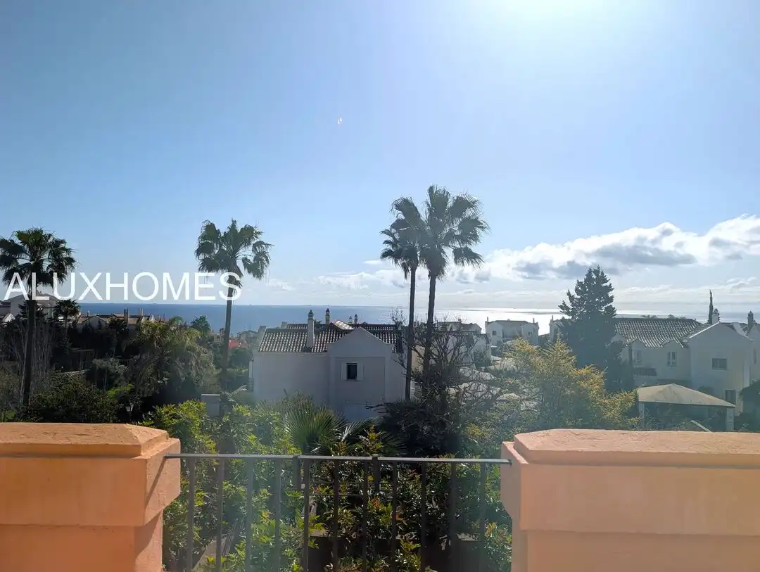 Vista exterior de Casa o chalet en venta en La Alcaidesa con Aire acondicionado, Calefacción y Jardín privado